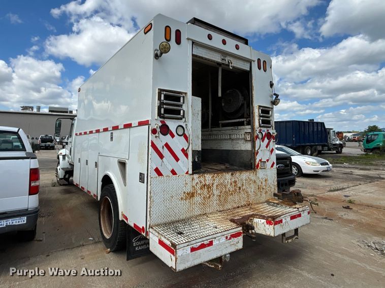 image for item FN5663 2013 International 4300M7 fuel / lube truck