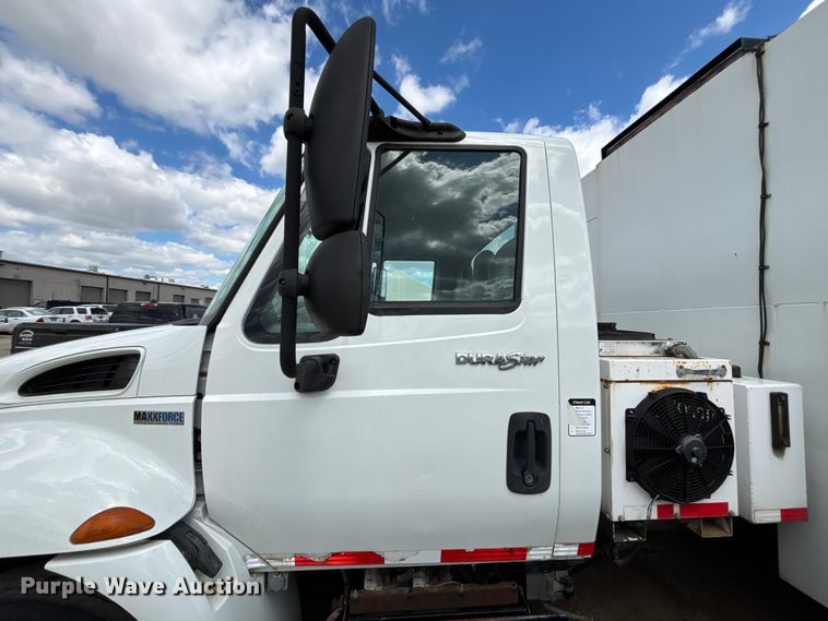 image for item FN5663 2013 International 4300M7 fuel / lube truck
