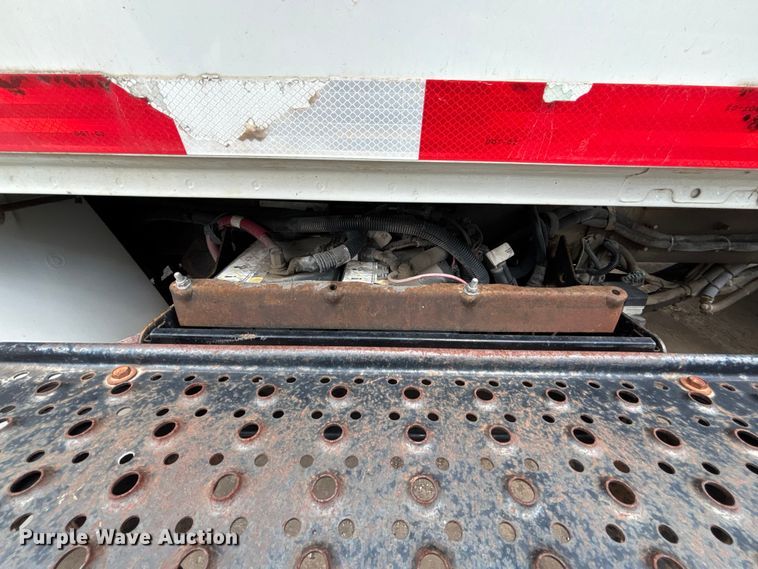 image for item FN5663 2013 International 4300M7 fuel / lube truck