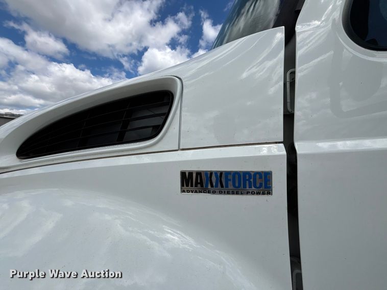 image for item FN5663 2013 International 4300M7 fuel / lube truck
