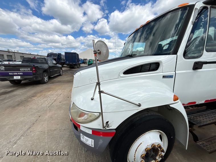 image for item FN5663 2013 International 4300M7 fuel / lube truck
