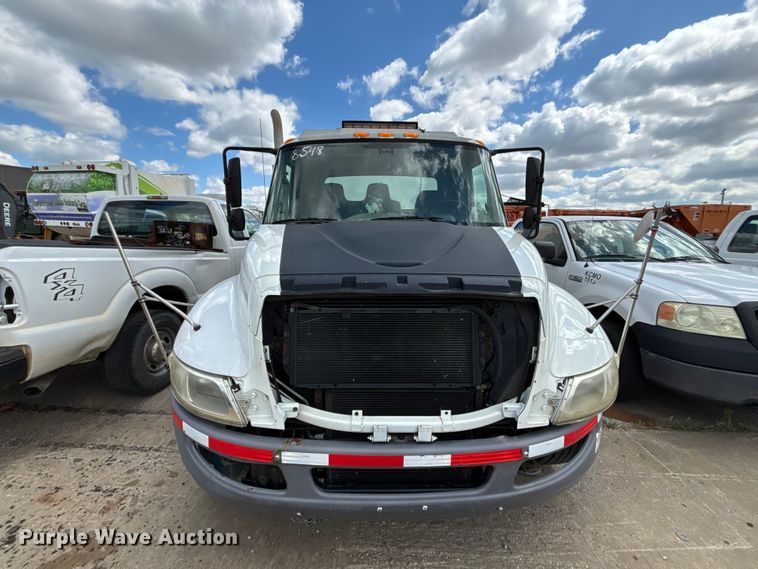 image for item FN5663 2013 International 4300M7 fuel / lube truck