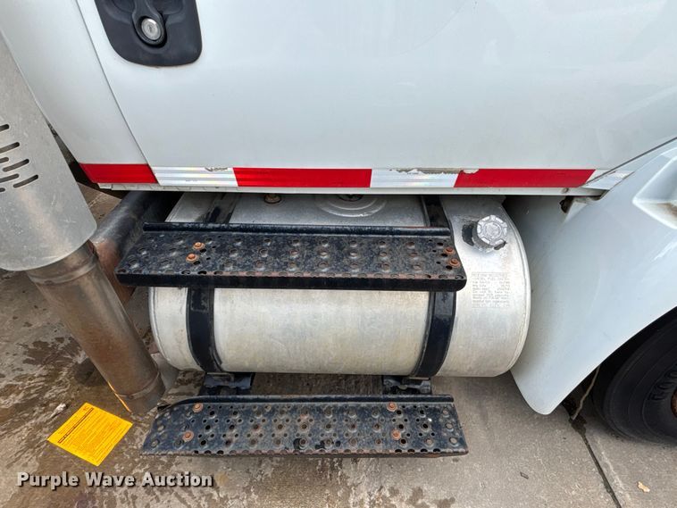 image for item FN5663 2013 International 4300M7 fuel / lube truck
