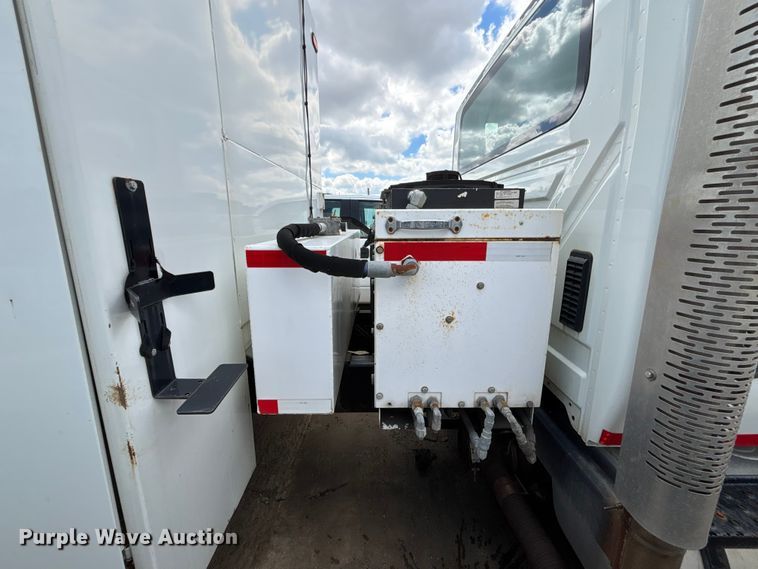 image for item FN5663 2013 International 4300M7 fuel / lube truck