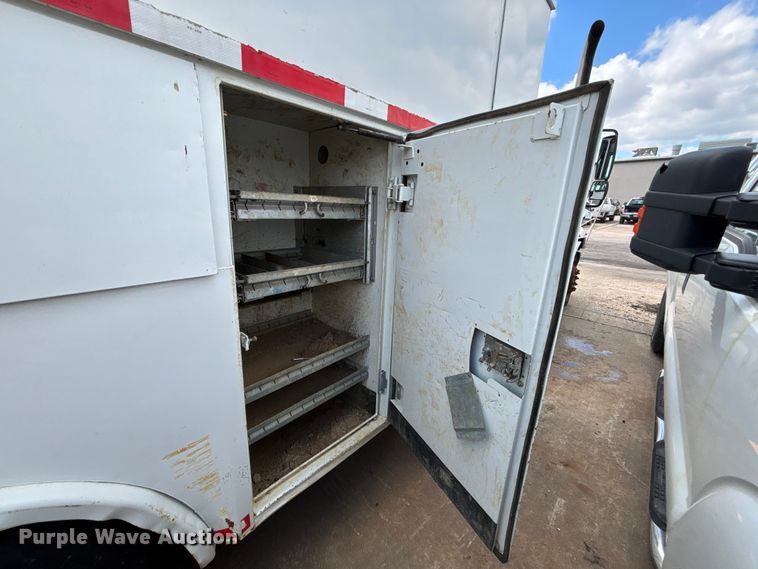 image for item FN5663 2013 International 4300M7 fuel / lube truck