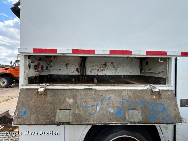 image for item FN5663 2013 International 4300M7 fuel / lube truck