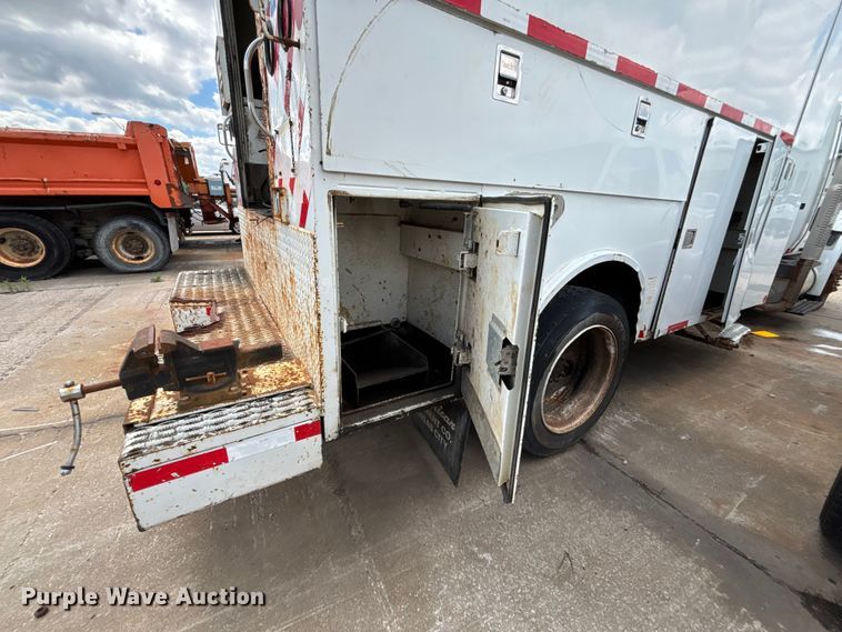 image for item FN5663 2013 International 4300M7 fuel / lube truck