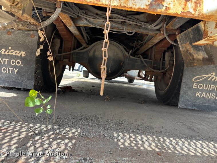 image for item FN5663 2013 International 4300M7 fuel / lube truck