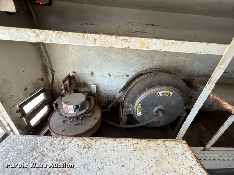 image for item FN5663 2013 International 4300M7 fuel / lube truck