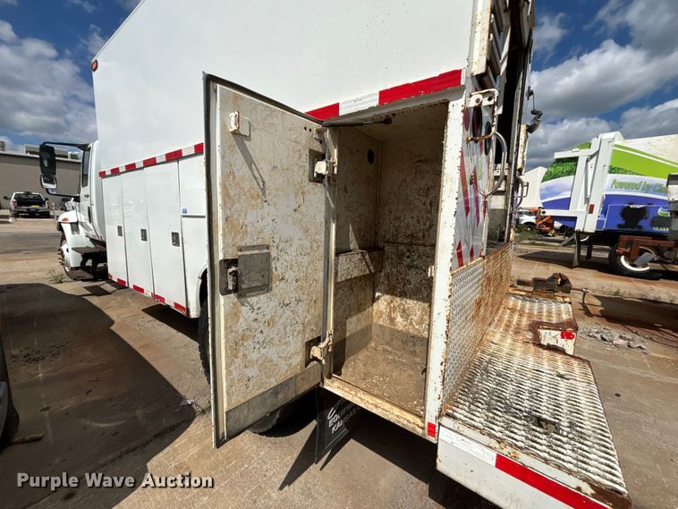 image for item FN5663 2013 International 4300M7 fuel / lube truck