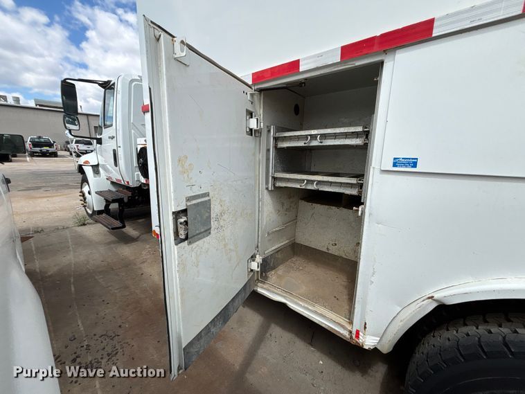 image for item FN5663 2013 International 4300M7 fuel / lube truck