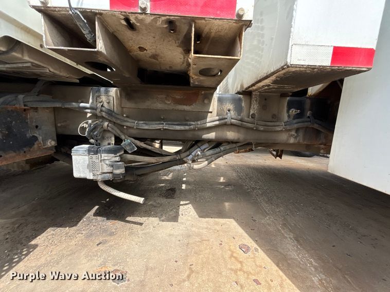 image for item FN5663 2013 International 4300M7 fuel / lube truck