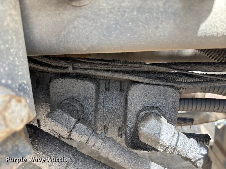 image for item FN5663 2013 International 4300M7 fuel / lube truck