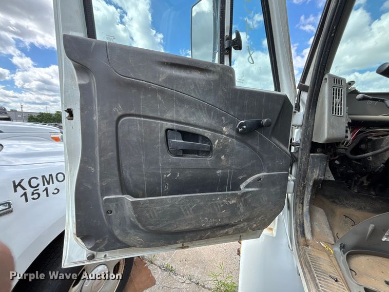 image for item FN5663 2013 International 4300M7 fuel / lube truck
