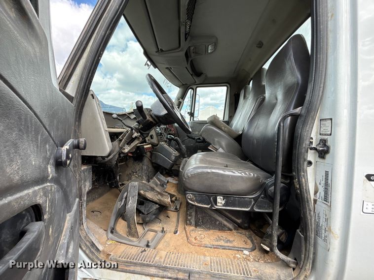 image for item FN5663 2013 International 4300M7 fuel / lube truck