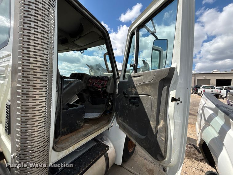 image for item FN5663 2013 International 4300M7 fuel / lube truck