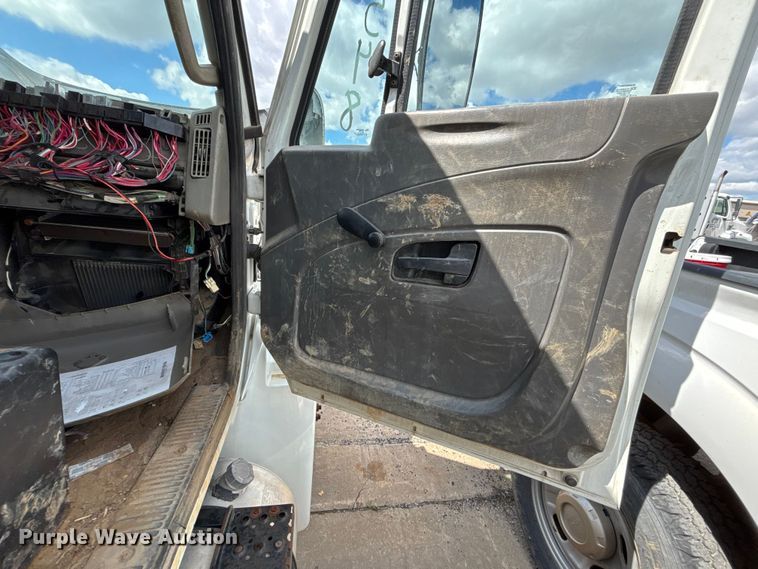 image for item FN5663 2013 International 4300M7 fuel / lube truck