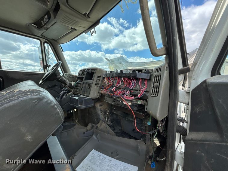 image for item FN5663 2013 International 4300M7 fuel / lube truck