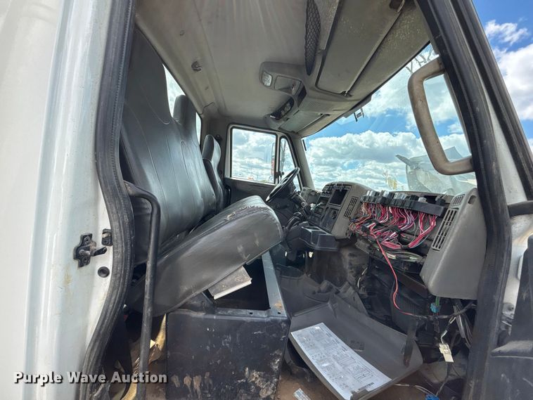 image for item FN5663 2013 International 4300M7 fuel / lube truck