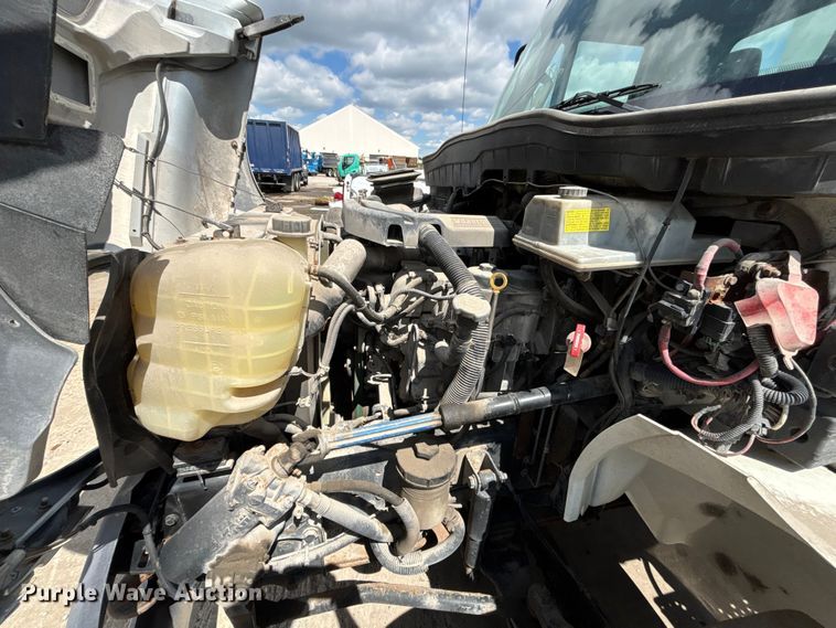 image for item FN5663 2013 International 4300M7 fuel / lube truck