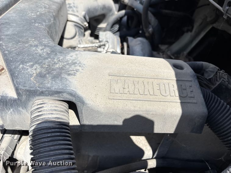 image for item FN5663 2013 International 4300M7 fuel / lube truck