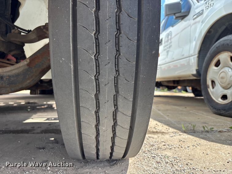 image for item FN5663 2013 International 4300M7 fuel / lube truck