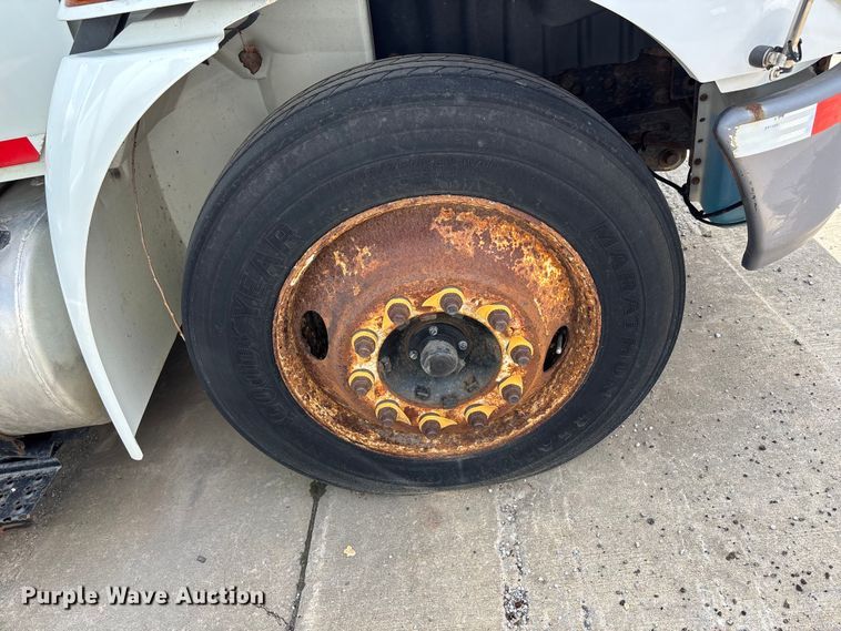 image for item FN5663 2013 International 4300M7 fuel / lube truck