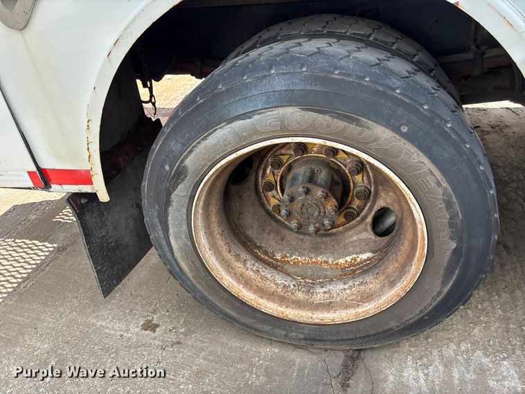 image for item FN5663 2013 International 4300M7 fuel / lube truck