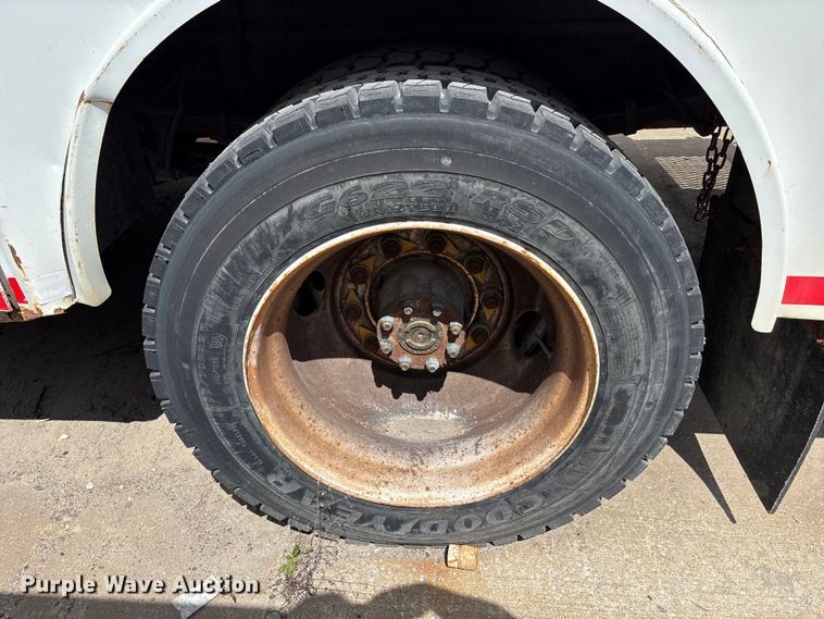 image for item FN5663 2013 International 4300M7 fuel / lube truck
