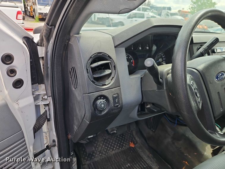 image for item FN5664 2015 Ford F-350 pickup truck