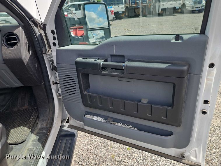 image for item FN5664 2015 Ford F-350 pickup truck