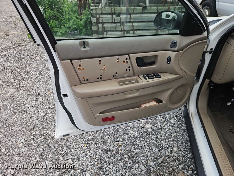 image for item FN5665 2007 Ford Taurus Passenger vehicle