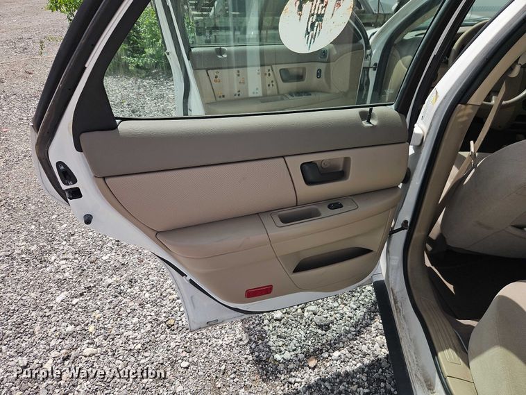 image for item FN5665 2007 Ford Taurus Passenger vehicle