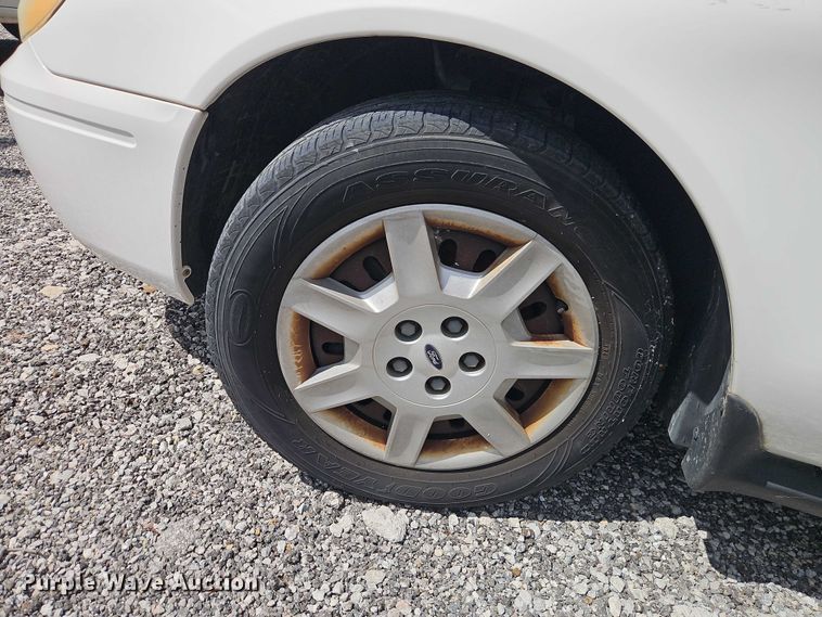 image for item FN5665 2007 Ford Taurus Passenger vehicle