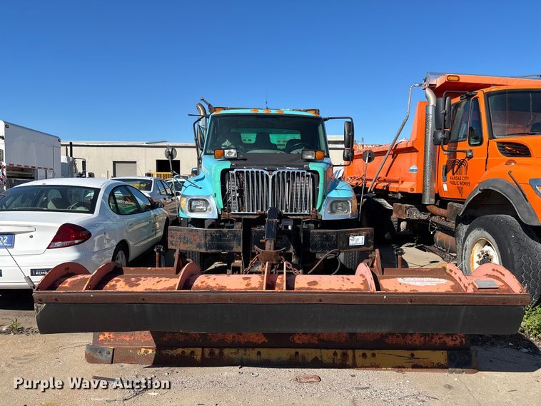image for item FN5667 2007 International 7400 dump truck