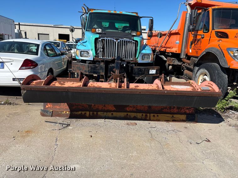 image for item FN5667 2007 International 7400 dump truck