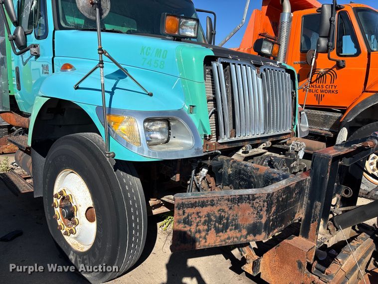 image for item FN5667 2007 International 7400 dump truck