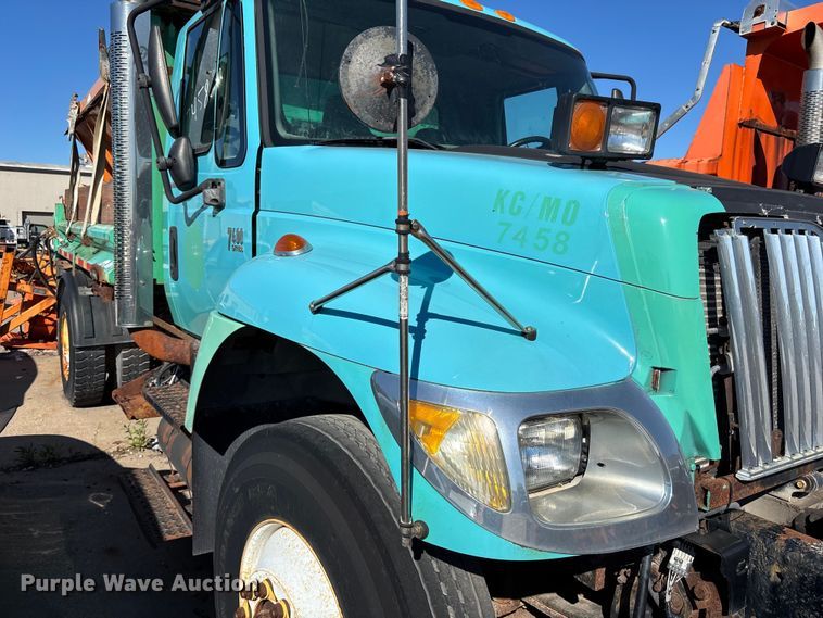 image for item FN5667 2007 International 7400 dump truck