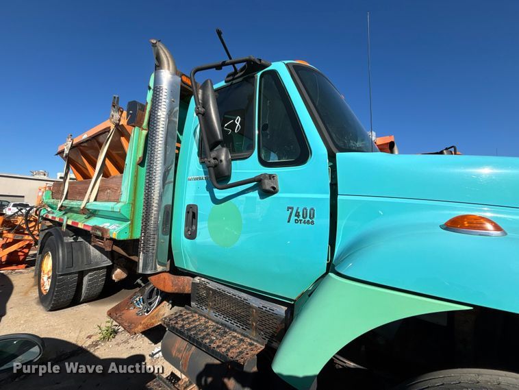 image for item FN5667 2007 International 7400 dump truck