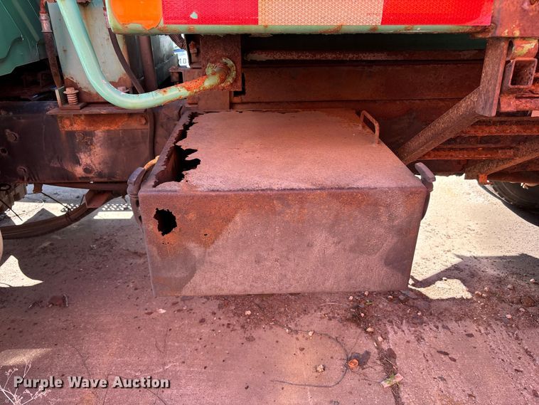 image for item FN5667 2007 International 7400 dump truck