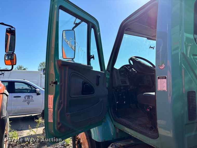 image for item FN5667 2007 International 7400 dump truck