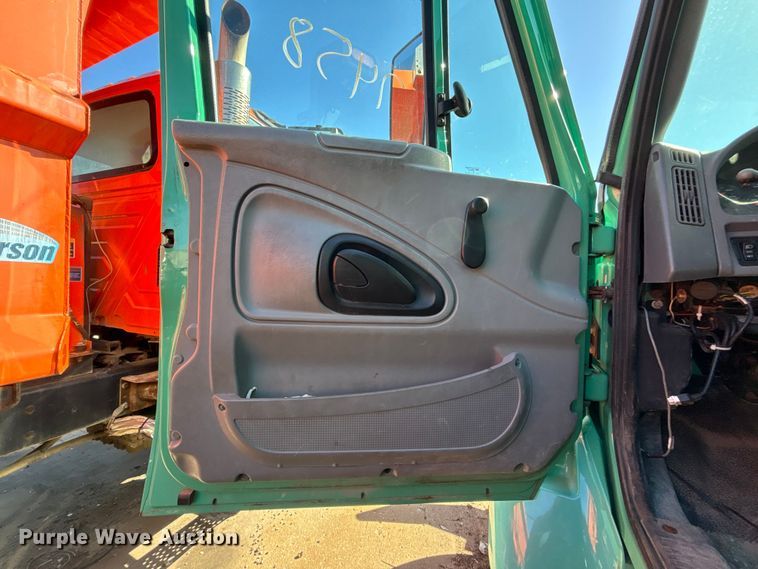 image for item FN5667 2007 International 7400 dump truck