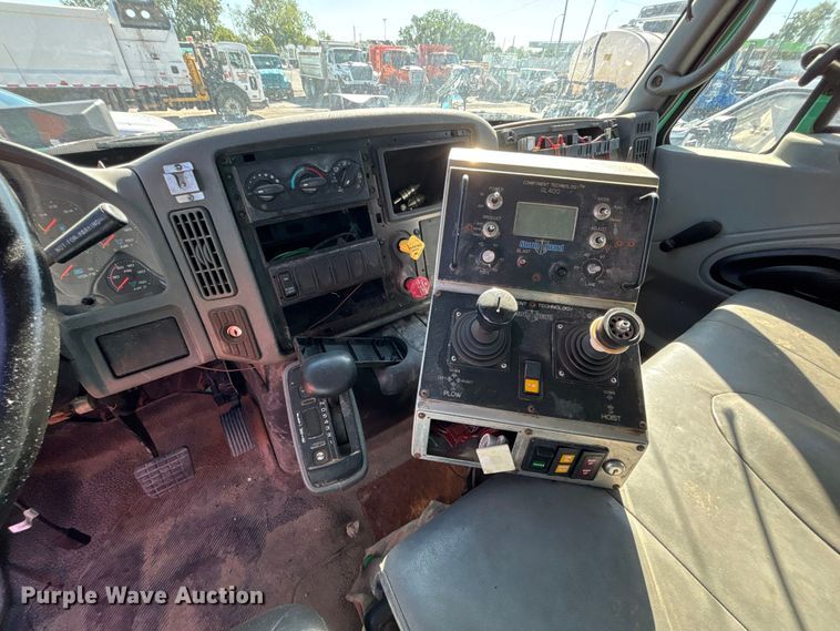 image for item FN5667 2007 International 7400 dump truck