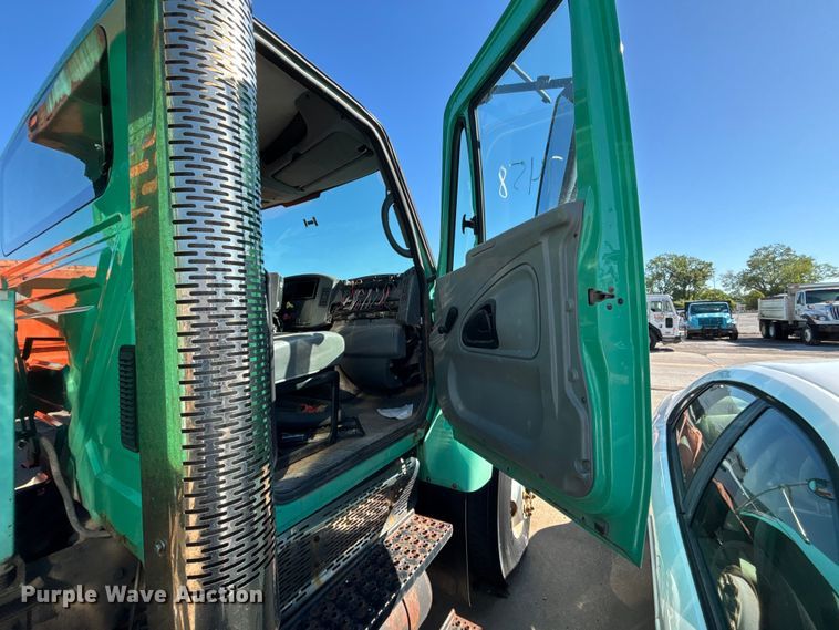 image for item FN5667 2007 International 7400 dump truck