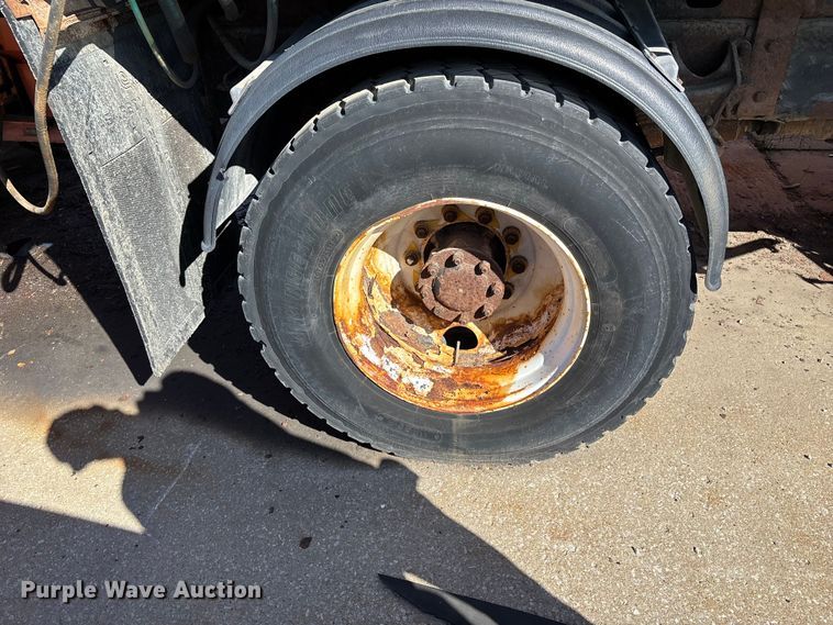 image for item FN5667 2007 International 7400 dump truck