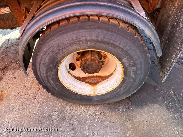 image for item FN5667 2007 International 7400 dump truck