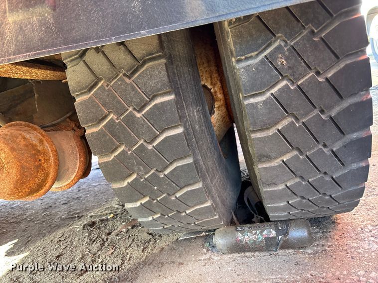 image for item FN5667 2007 International 7400 dump truck