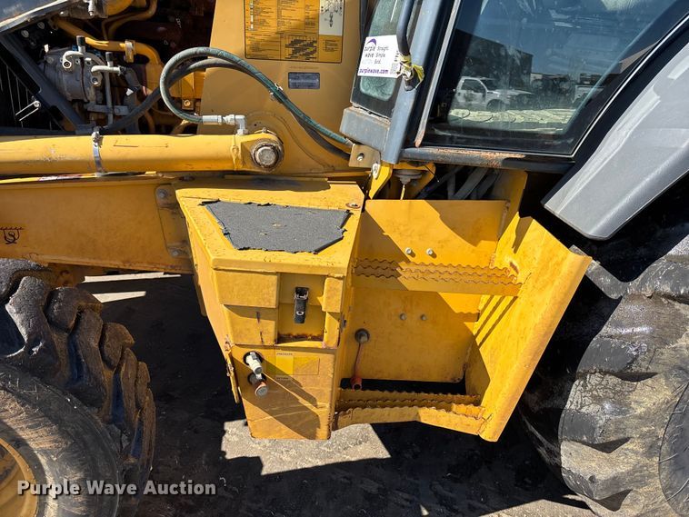 image for item FN5669 2014 John Deere 410K backhoe