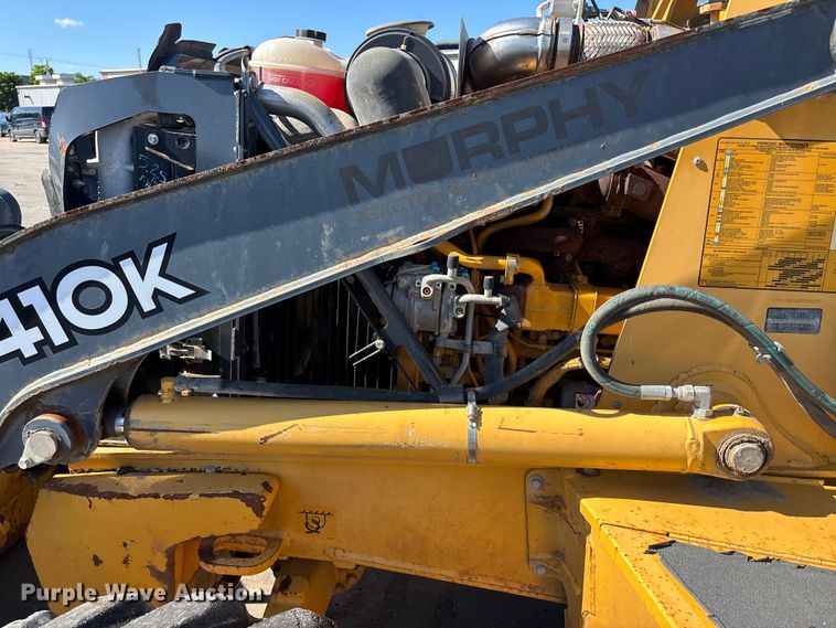 image for item FN5669 2014 John Deere 410K backhoe