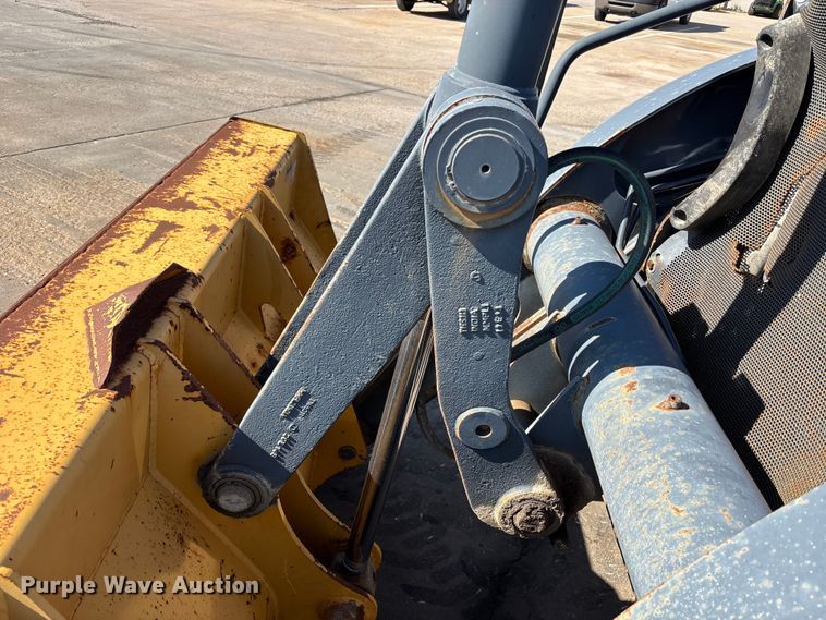 image for item FN5669 2014 John Deere 410K backhoe